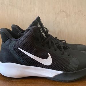 Black nike basketball shoes